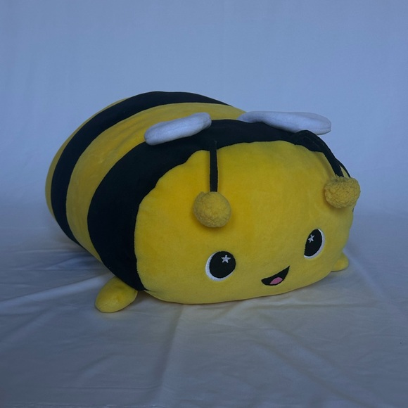 Moosh Moosh Vee the Bee Plush - Picture 1 of 1